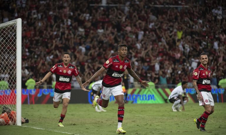 Flamengo vence o Corinthians