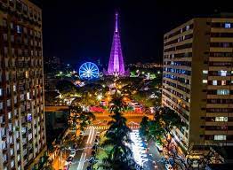 Maringá Encantada começa com show de Lucas Lucco na Catedral