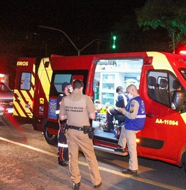Casal invade casa, esfaqueia e agride morador com taco de baseball