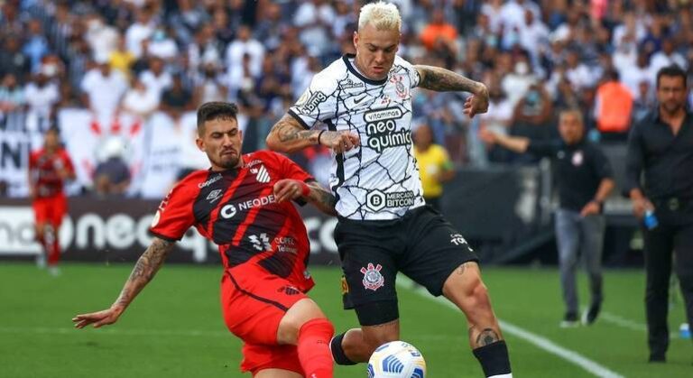 Corinthians vence e fica perto da Libertadore