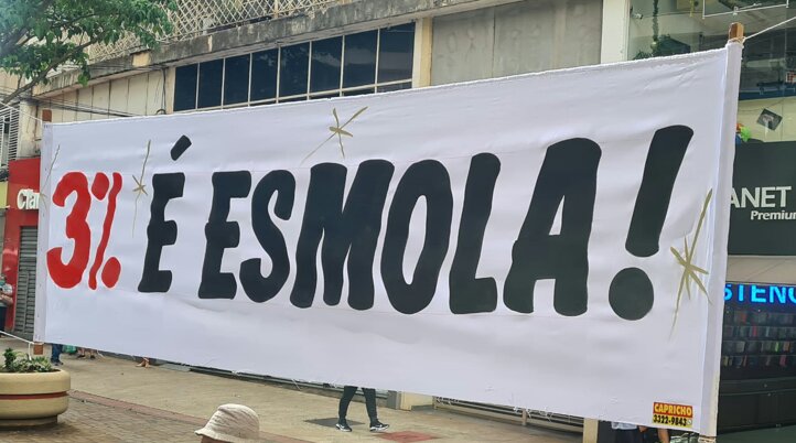 Policiais militares protestam contra baixos salários