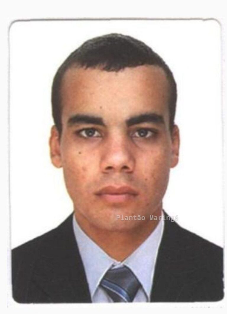 Homem é encontrado morto segurando uma faca