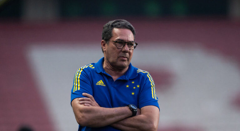 Cruzeiro anuncia saída de Luxemburgo