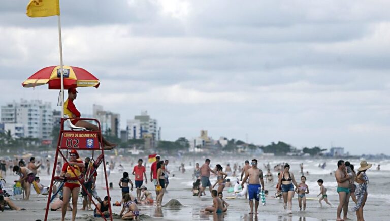 Mais de 100 pessoas se afogaram em uma semana no litoral paranaense
