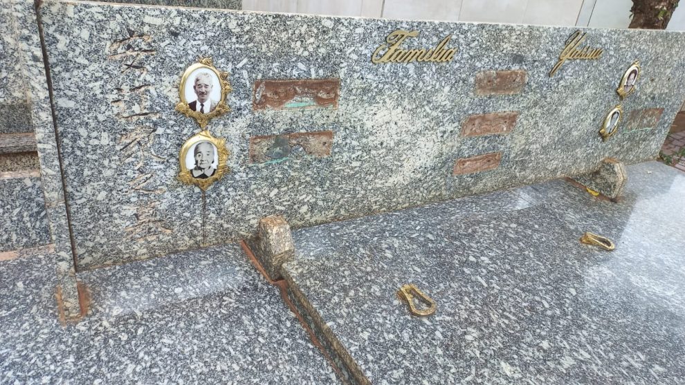 Ladrões invadem cemitério e fazem a “limpa” nos túmulos