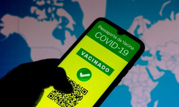 STF determina exigência de comprovante de vacina para entrar no país