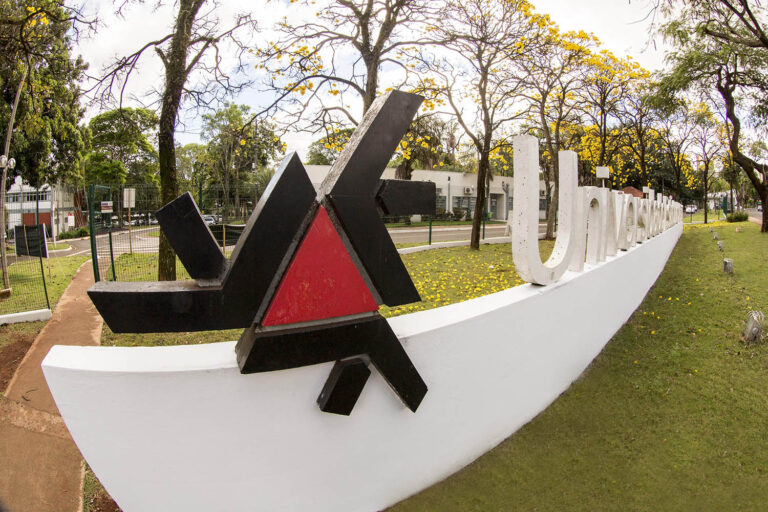 Greve da UEM é suspensa por 30 dias
