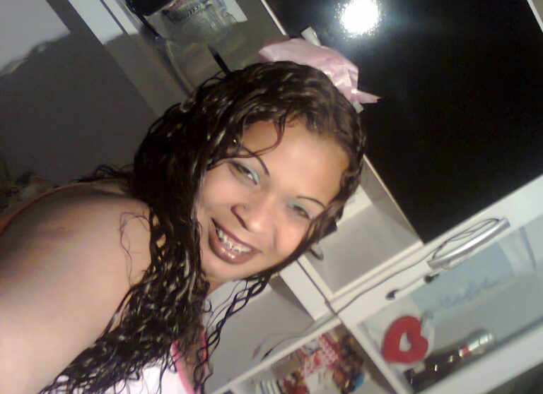 Mulher morre em tiroteio que feriu outras quatro pessoas