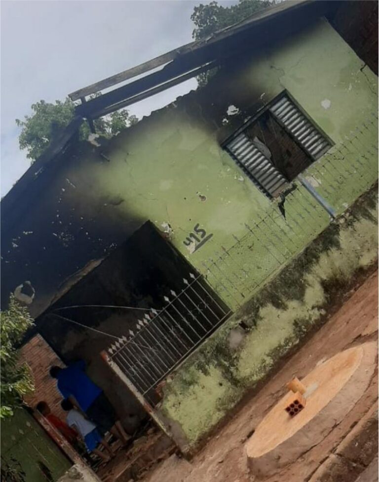 Vítima de assassinato tem o corpo carbonizado
