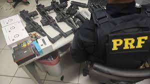 Presos, mãe e filho são suspeitos de contrabandear armas