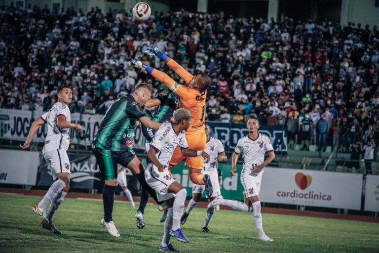 Maringá e Athletico empatam sem gols