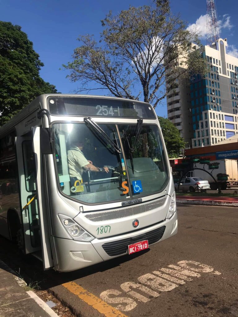 Motorista de ônibus sofre agressão e humilhações no trânsito