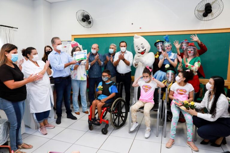 Saúde começa a vacinar crianças contra Covid-19 em Cmeis