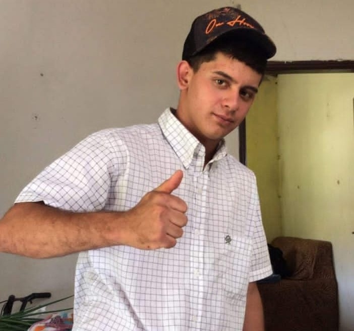 Adolescente foi executado quando passeava de bicicleta