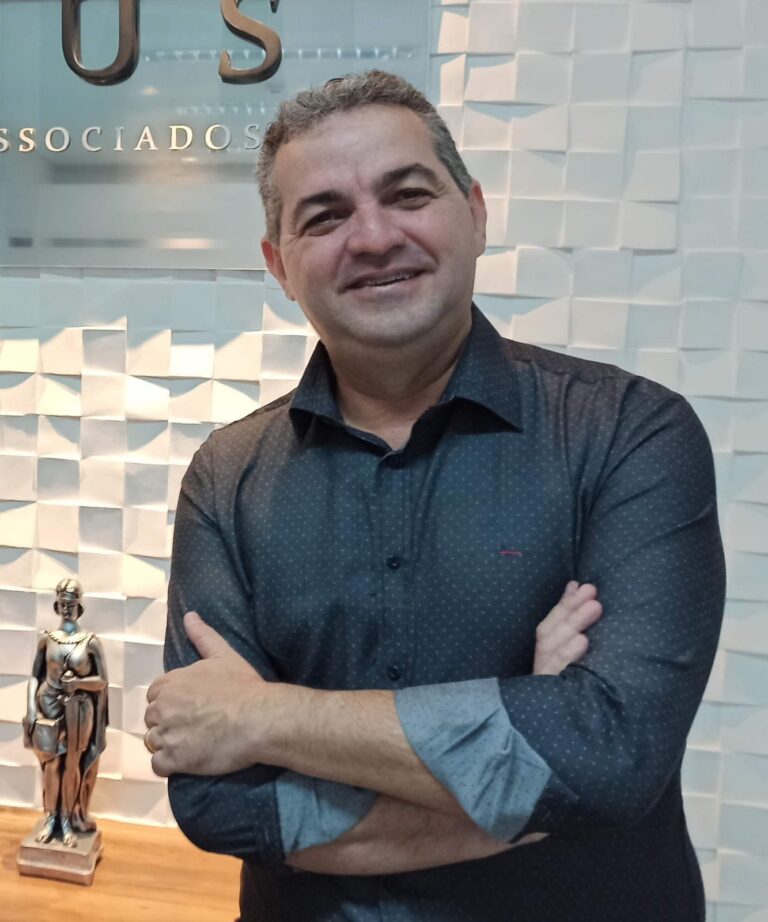 Coluna Angelo Salgueiro
