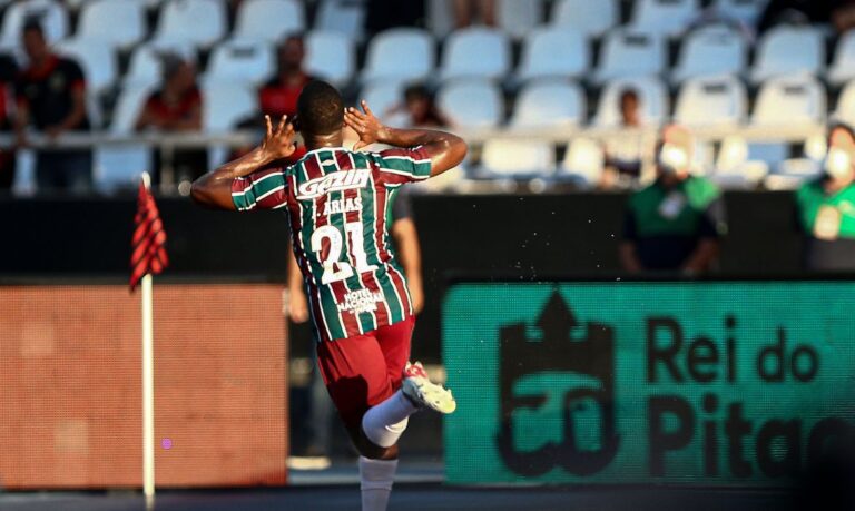 Fluminense é letal e supera Flamengo no primeiro clássico