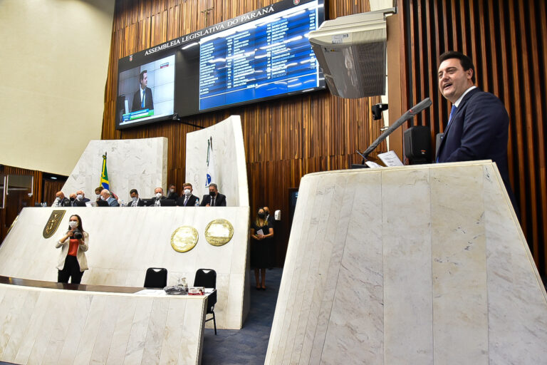 Na Assembleia, governador destaca projetos de infraestrutura que vão transformar o Paraná