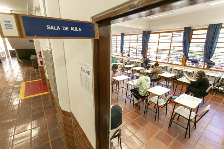 Vestibular da UEM registra 34% de abstenções