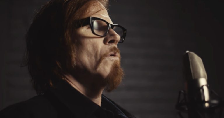 Morre ex-vocalista do Queens of the Stone Age, Mark Lanegan