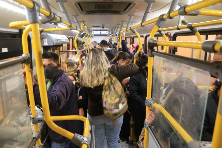 Tarifa do transporte público com preço de quatro reais começa a valer