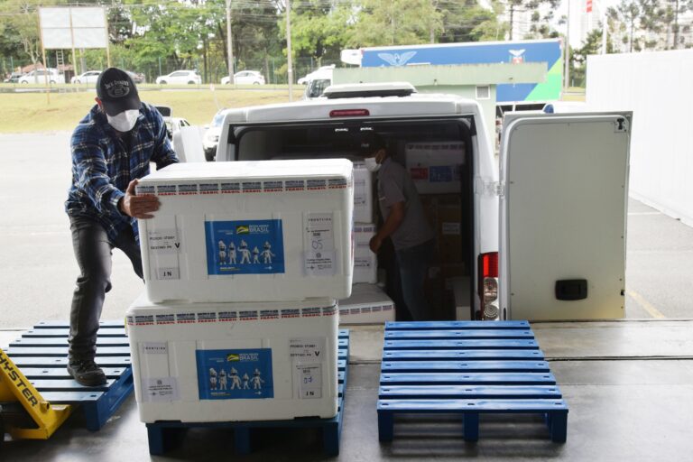 Mais de 805 mil vacinas contra a Covid-19 devem chegar ao Estado nesta segunda