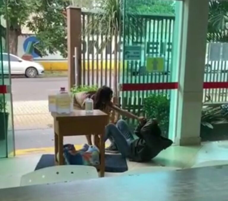 Briga de travestis termina dentro de empresa