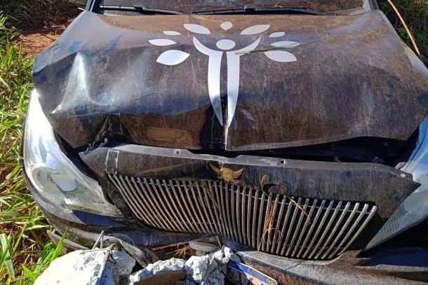 Ladrões levam carro funerário durante velório