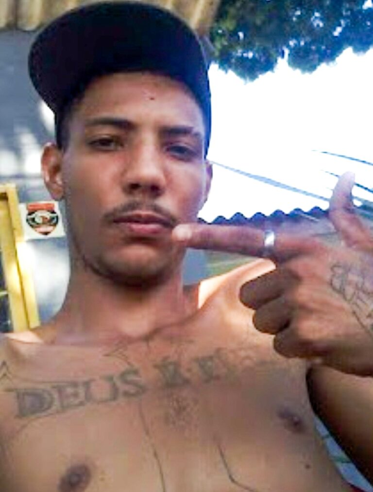 Um homem foi morto e duas mulheres baleadas em chácara