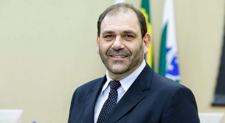 Mário Verri assume presidência da Câmara Municipal de Maringá