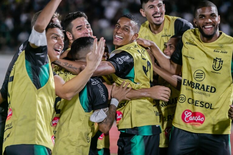 Maringá goleia o Cascavel pelo Paranaense