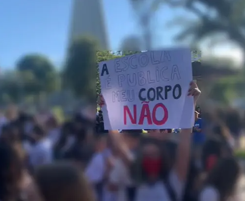 Estudantes protestam contra assédio no Instituto de Educação