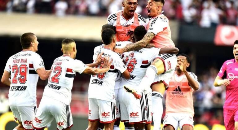 São Paulo vence o Corinthians e fará a final 
