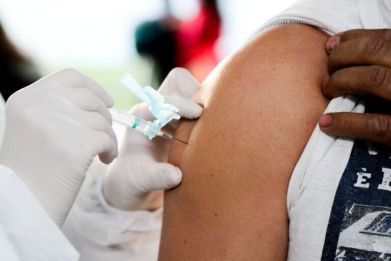 Saúde promove vacinação contra Covid-19 em duas UBSs neste sábado