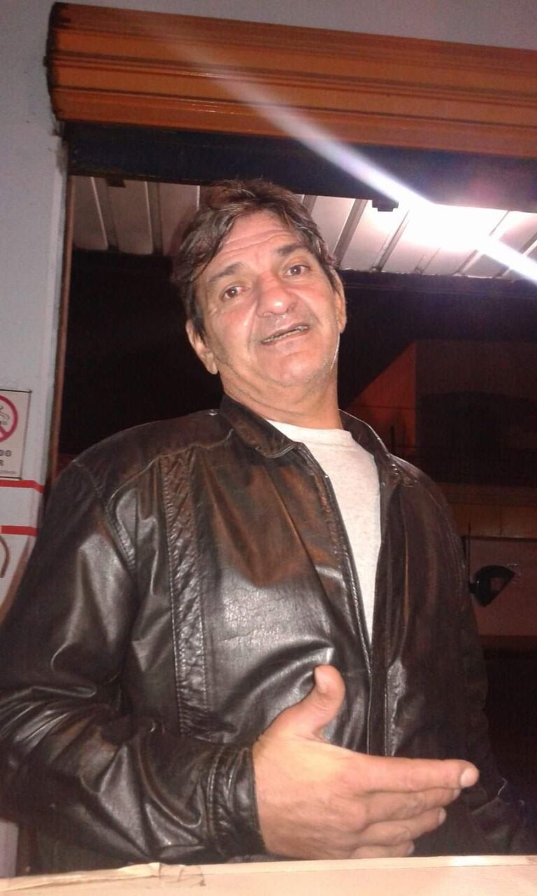 Motociclista morre  ao bater em árvore