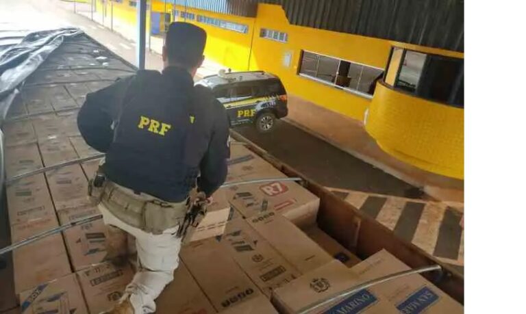 Contrabandista salta de caminhão em movimento