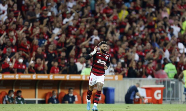 Flamengo supera o Talleres por 3 a 1 