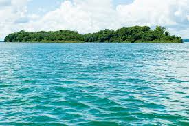 Problema em jet-ski deixa turista preso numa ilha