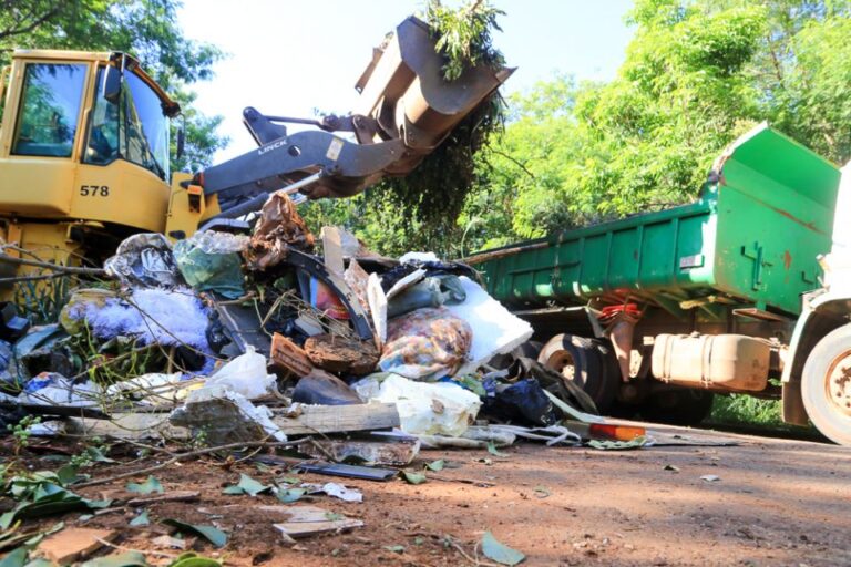 Ações recolhem 37 toneladas de materiais que poderiam virar criadouro