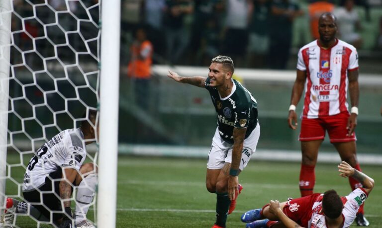 Palmeiras goleia Independiente Petrolero