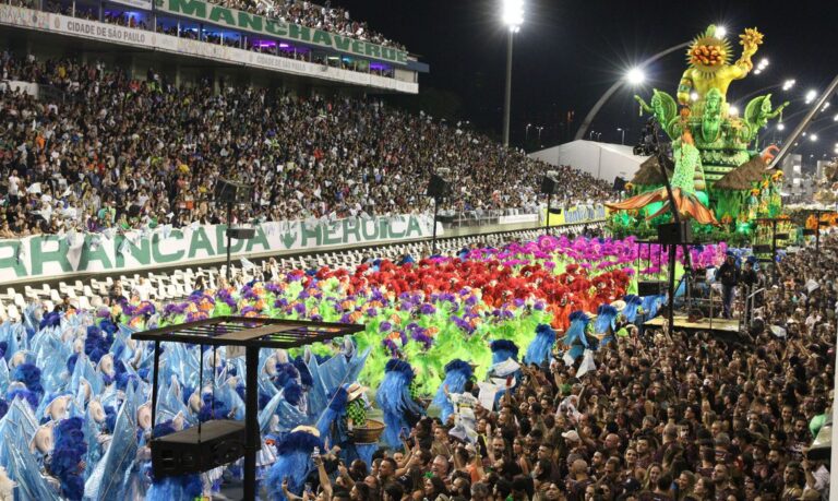 Carnaval de São Paulo tem tumulto em camarote do Anhembi