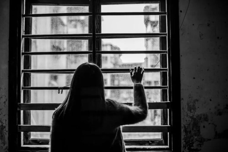 Mulher cai no “golpe do amor” e perde R$ 125 mil em relacionamento à distância