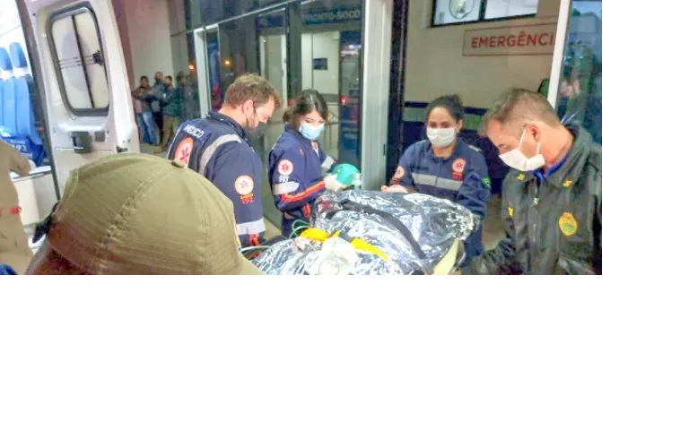 Mulher discute com o marido e incendeia o próprio corpo