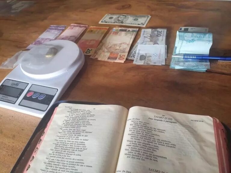 Operação Campo Minado: até dólares são encontrados em bíblia de policial rodoviário
