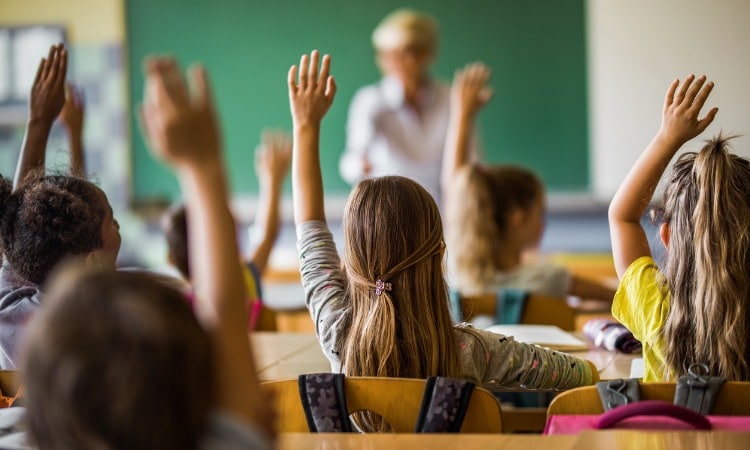Diretores de colégios terão bônus condicionados à frequência dos alunos 