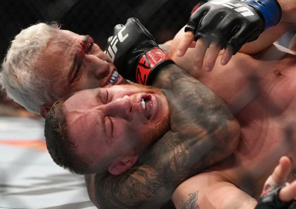 Charles do Bronx dá show e finaliza Gaethje