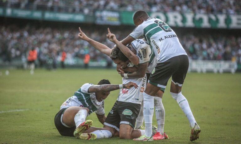 Coritiba derrota o Fluminense de virada
