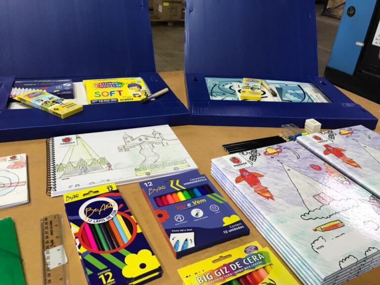 Kits escolares começam a ser distribuídos para alunos de Maringá