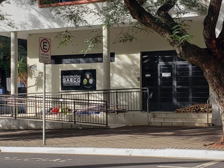 Moradores de rua no centro de Maringá deixam lojistas e comerciantes em alerta