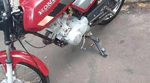 Ladrão põe moto furtada pra vender no facebook
