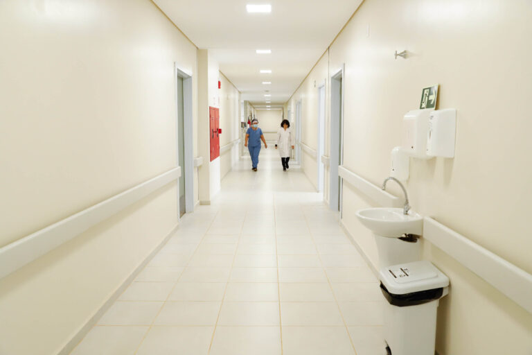 Abril registrou o menor número de mortes por Covid-19 em dois anos no Paraná